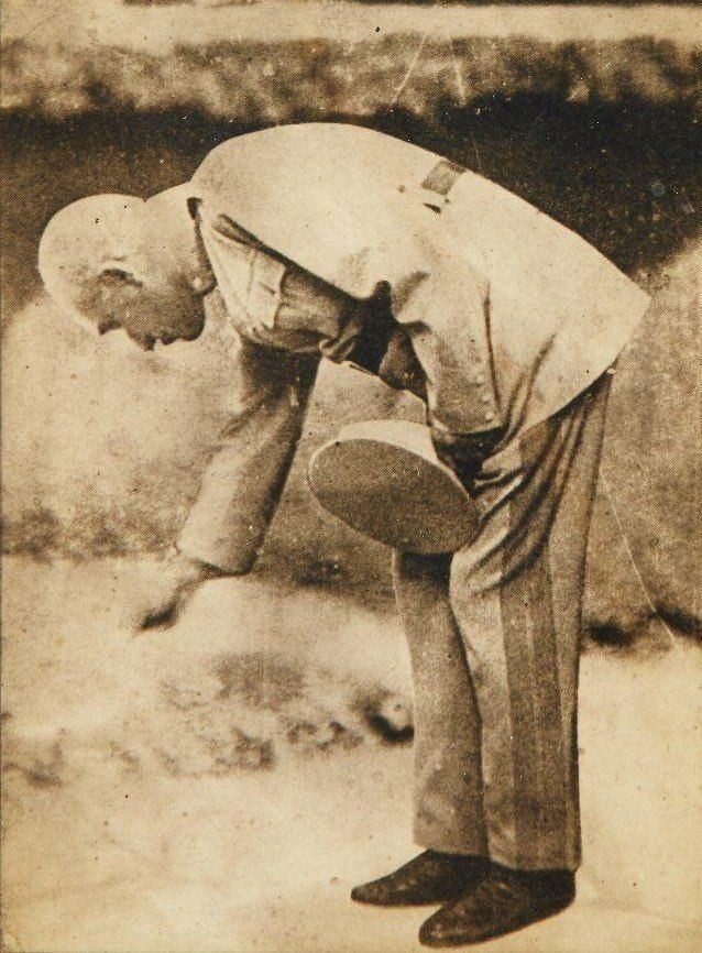 یک مشت خاک تمام چیزی بود که از ایران با خودش برد 
فقط به این دلیل که این خاک زمین سوخته نشه 😢
روحت شاد رضا شاه بزرگ  ♥️♥️♥️