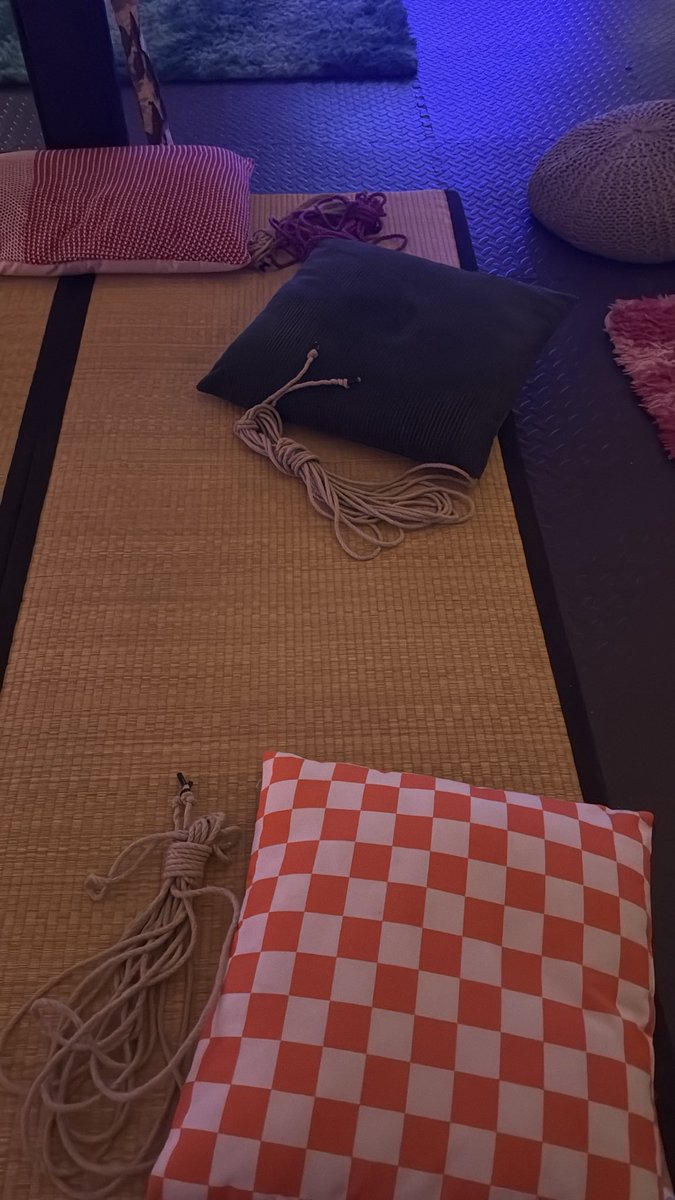 bbustingbella's tweet image. I finally went to my first shibari lesson! I had so much fun. Looking forward to improving on my tying over the ne t few months 🪢