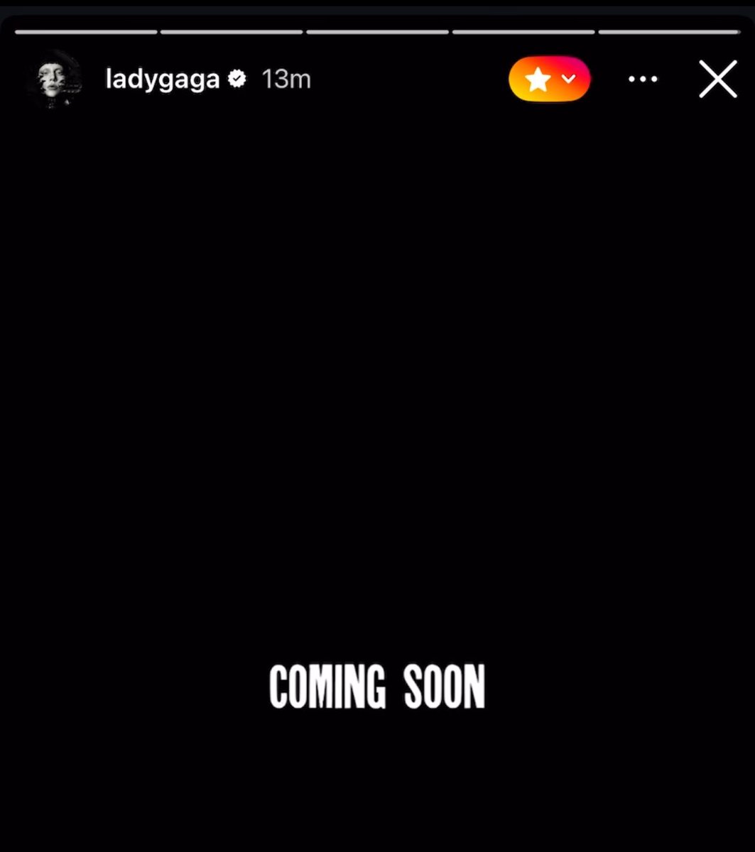 gagasgirlie's tweet image. SANTA IS REAL AND IT’S LADY GAGA OH MY GOD