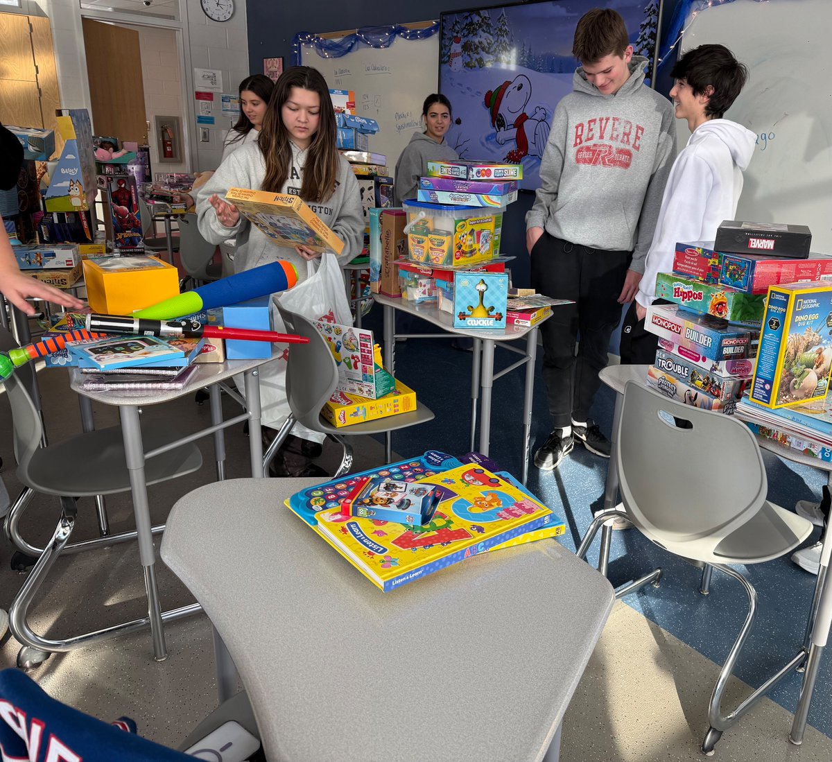 MsRyanRHS's tweet photo. Key Club helping with our toy drive inventory. 🚂🐻  A HUGE thank you to all of the students, staff, administration and community members that participated. We had over 250 toys donated! 
A true representation of the giving hearts of Revere this holiday season❤️@reverelocal https://t.co/D8nAaDrxf2