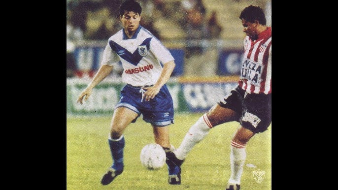 Camiseta titular de #Vélez. (Utilería partido de ida en Colombia Copa Libertadores vs Junior de Barranquilla 🇨🇴).

Año: 1️⃣9️⃣9️⃣4️⃣ 
Sponsor: <a href="/UmbroArgentina/">Umbro Argentina</a>
Publicidad: <a href="/SamsungArg/">Samsung Argentina</a>