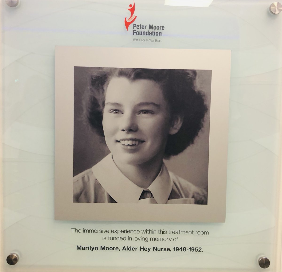 PeterMooreUSA's tweet image. The annual visit by @LFC to Alder Hey is always deeply moving. This hospital has cared for generations of families across our city. My own mum was a nurse here in the post war years, serving with compassion and dedication . We are truly blessed to have Alder Hey at the heart of…