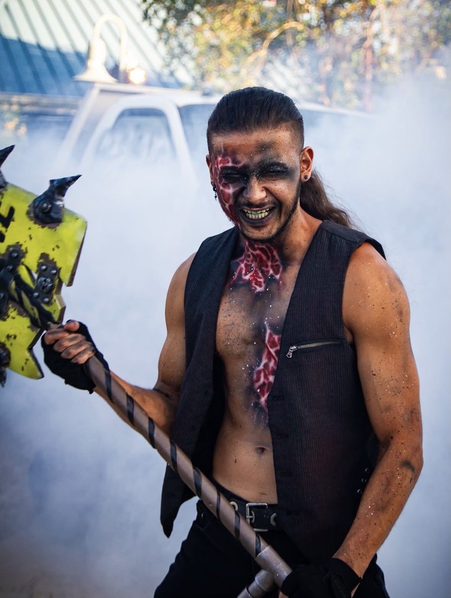 I THRIVE IN TERROR AND VIOLENCE! 💀🔥💨 (📸 haileerae_photography) #AshesOfTheForgotten #Rage #HowlOScream #HowlOScreamOrlando #SeaWorld #SeaWorldOrlando #Halloween #ScareZone #ScareActor