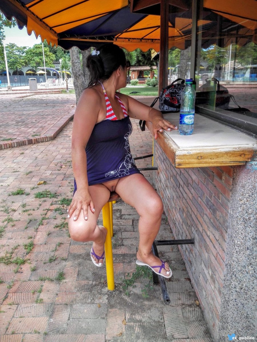 Zepelin2016's tweet photo. Creo que olvidé la mitad de mi traje de baño, en #bosquesdeatan en #girardot @exhibiendome @mostroneslatino https://t.co/ymGyBpNY09