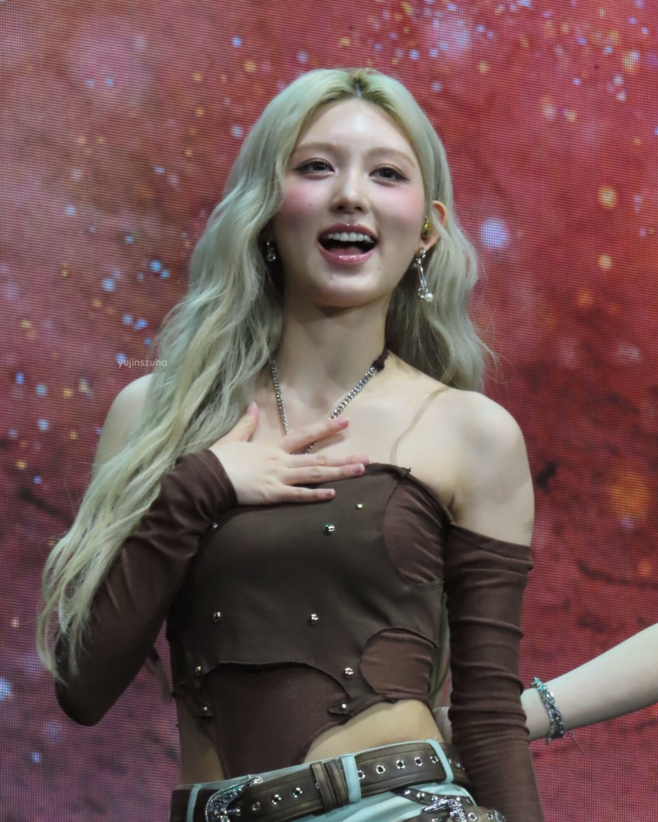 250927 GAEUL IVE MUSIC BANK LISBON

Gaeul’s reaction when the crowd sang happy birthday to her 🥹🩷

#가을 #GAEUL #아이브 #IVE