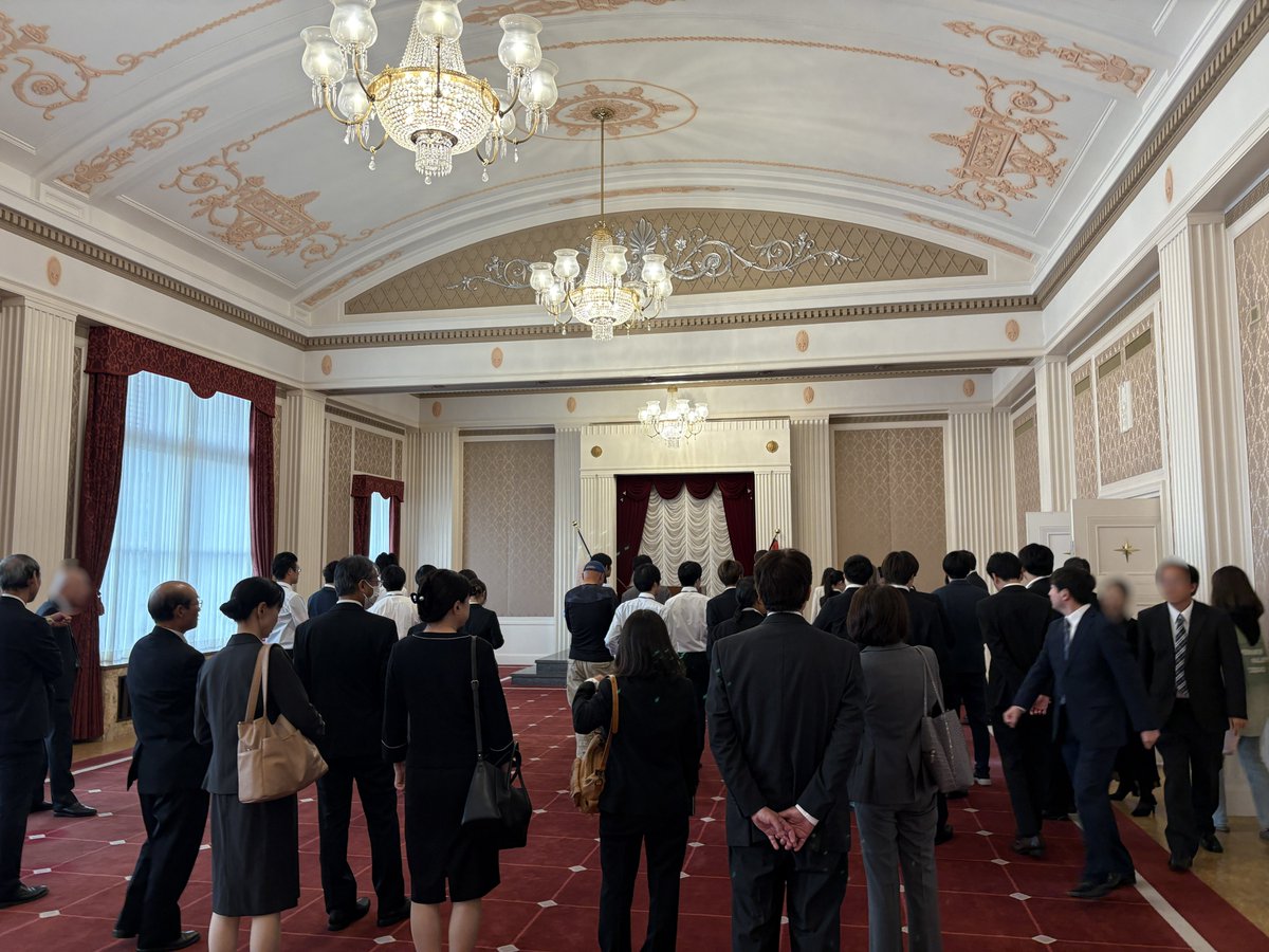 film_TFC's tweet image. #総理のディナーは私にお任せ！ ロケ地情報①
記者会見のシーンは #栃木県庁 #昭和館 の正庁で撮影されました📸他にも廊下や階段、昭和館の外など、多くの場所で撮影されていますので、どのシーンで使われているかぜひ注目してみてください👀✨
#栃木県フィルムコミッション
tochigi-film.jp/results/index.…