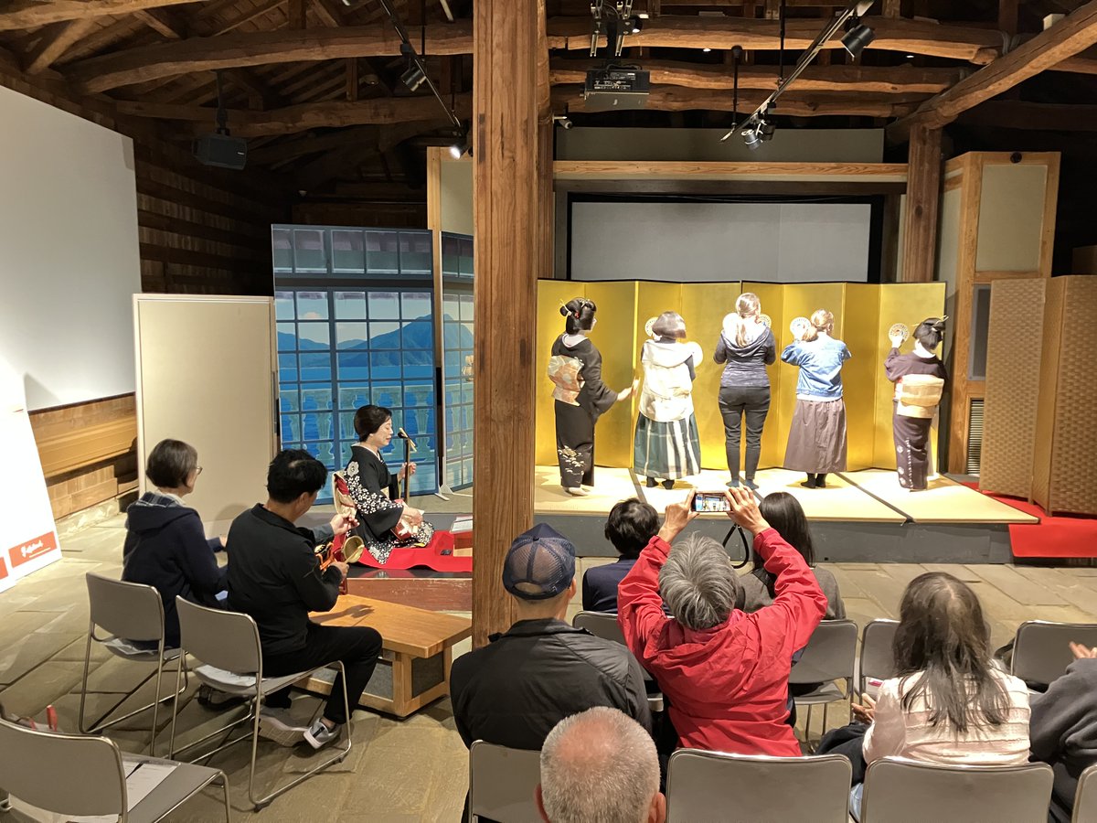 【長崎検番in出島2026 お申込み開始😊】
江戸時代、三大花街と謳われた長崎丸山。その伝統を受け継ぐ「#長崎検番」を、ここ出島で体験しませんか？
検番さんの踊りと唄の観覧だけでなく、ご参加いただく方にも太鼓などの楽器を体験していただけます🥁
詳細は出島HPを✓ ➡ nagasakidejima.jp/4642/