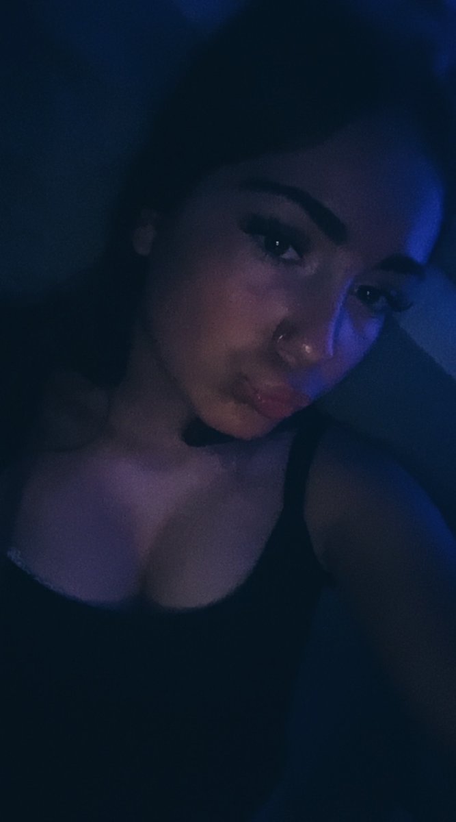 Teen chav with huge arse 🤤🍑