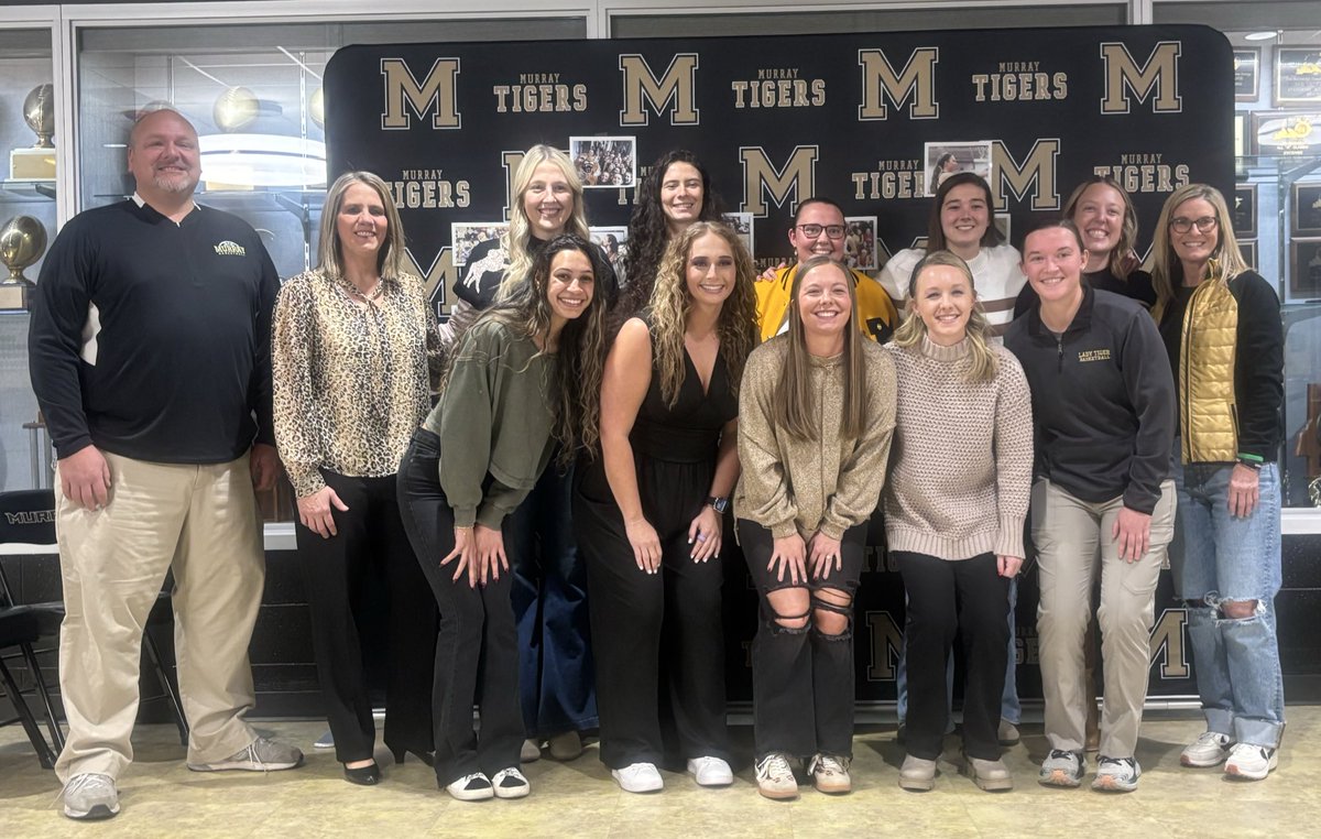 racercard's tweet photo. Murray High Lady Tigers’ 2015-16 Sweet Sixteen final four team to be recognized before the Murray/Marshall boys’ game at ≈ 7:30

@racersWBBcoach’s Lady Tigers were:

35-2
District Champs
Regional Champs
Sweet 16 semifinals

@MHS_LadyTigers @MurrayTigers https://t.co/UEAUYpKcdY