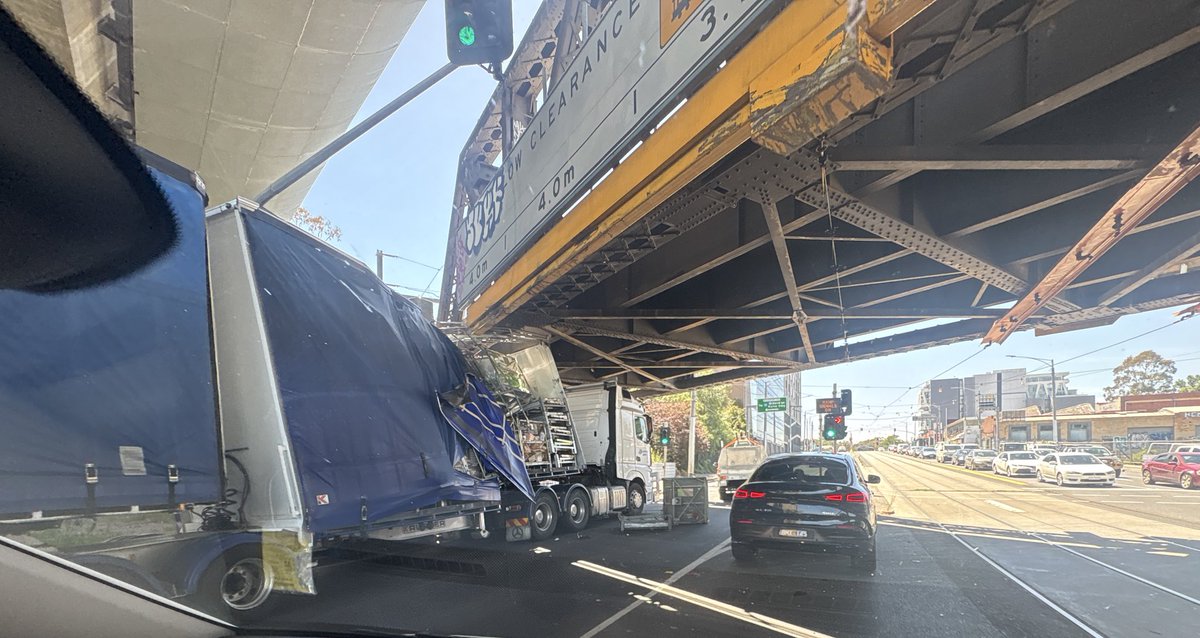 Hipstergeddon tweet media