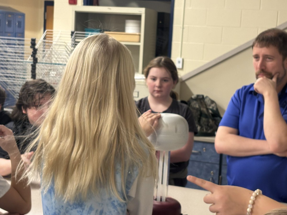 ThorntownES's tweet photo. 5th Grade STEAM Day is underway! “I can do hard things! Learning is awesome when I stick with it. I’ll never figure it out, if I just give up!” https://t.co/2UZtYCqBqb