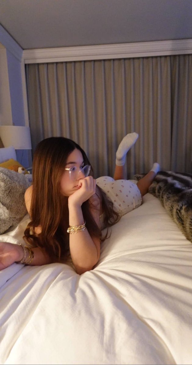 Zoe tweet media