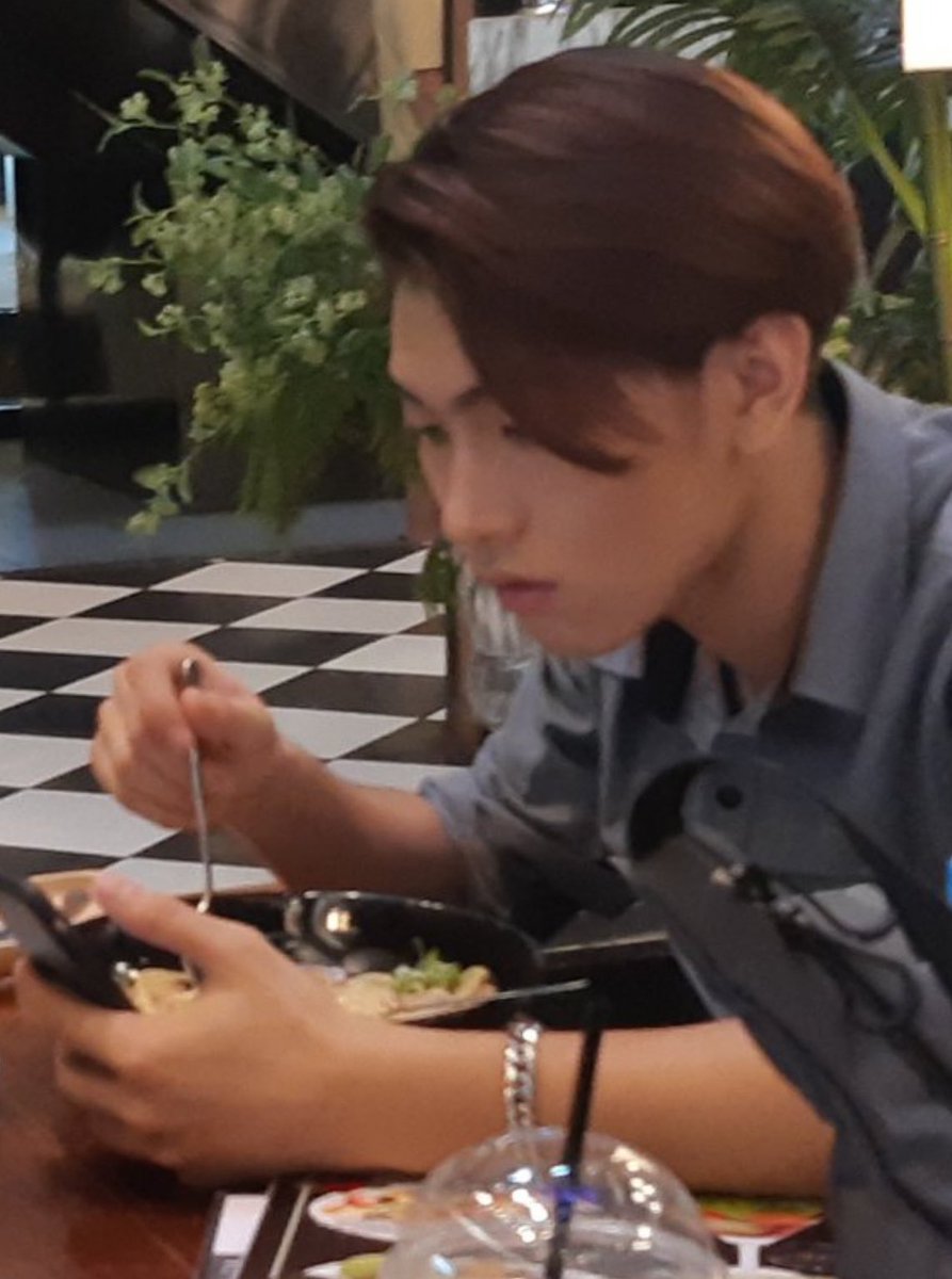 Abnatch's tweet photo. แวบแรกเลยนะ ๆ เหมือนโนอึลช่วงตัดอันเดอร์คัท 🤣 https://t.co/bTG5VmzdEv