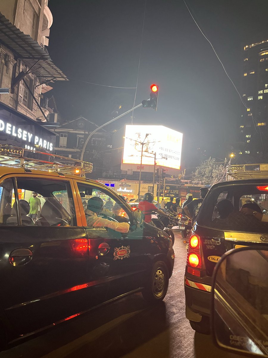kmehta2612's tweet photo. @mybmc @MTPHereToHelp this led advert board opp Stephen’s church is blinding! It’s hazardous and a distraction. Literally can’t read it’s so bright. Please reduce the brightness! https://t.co/dgDPBdBONI