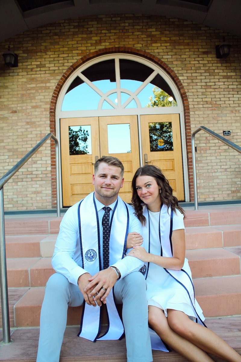_elsielynn_'s tweet photo. “You can’t trip on the 10 yard line”
I’m officially a college graduate from Utah State University. I received my Undergraduate in Intergraded Studies and a Masters in Sports Management! I’m more excited to push forward and continue this journey as a college graduate! 💙 https://t.co/1TQj3D18Dh