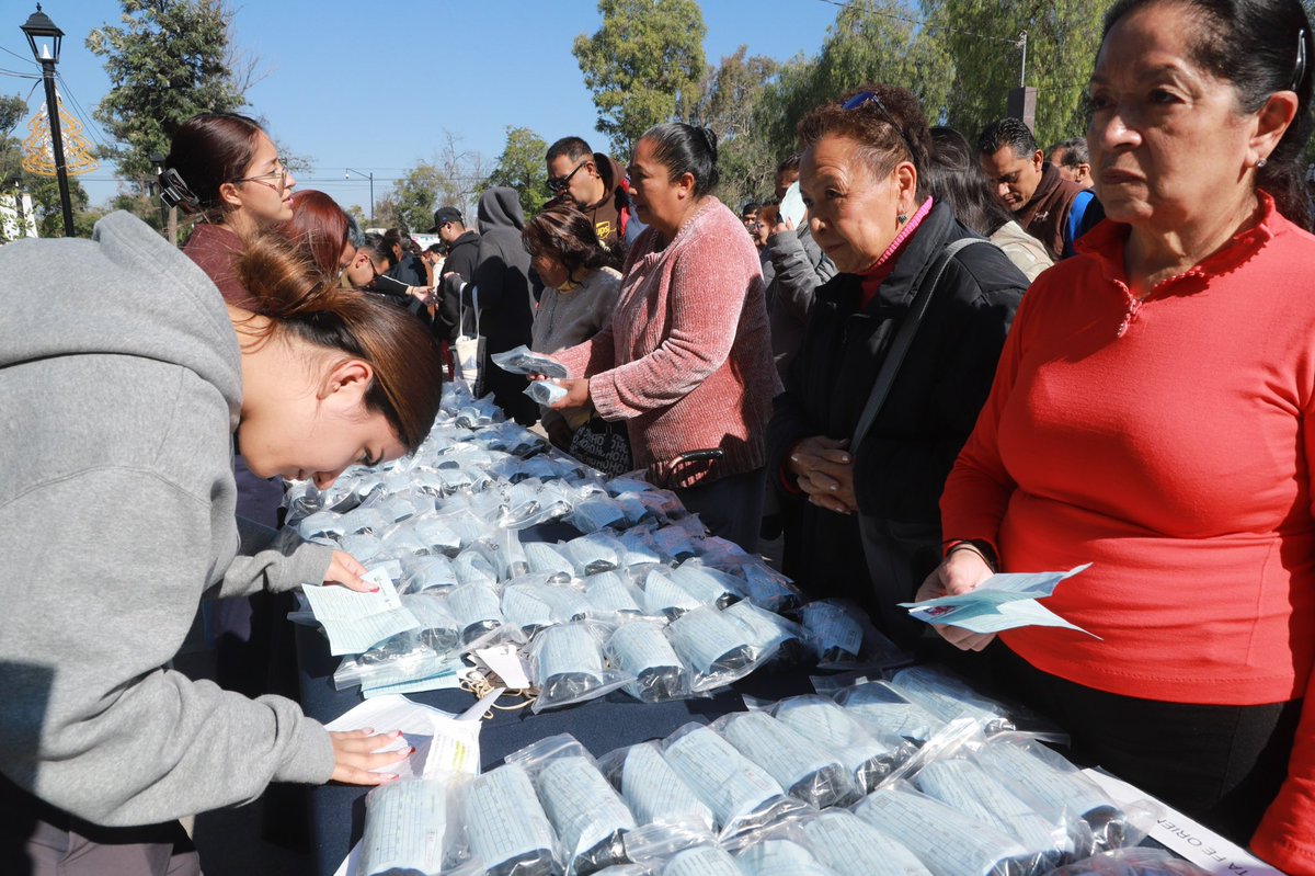 👓🦽 En #SanLuisAmable, seguimos trabajando para mejorar la calidad de vida de quienes más lo necesitan, y hoy a través del <a href="/DIFMunicipalSLP/">DIF Municipal SLP</a> realizamos una nueva entrega de lentes y sillas de ruedas, además de anunciar la ampliación de los servicios que ofrece la #RutaDeLaSalud.