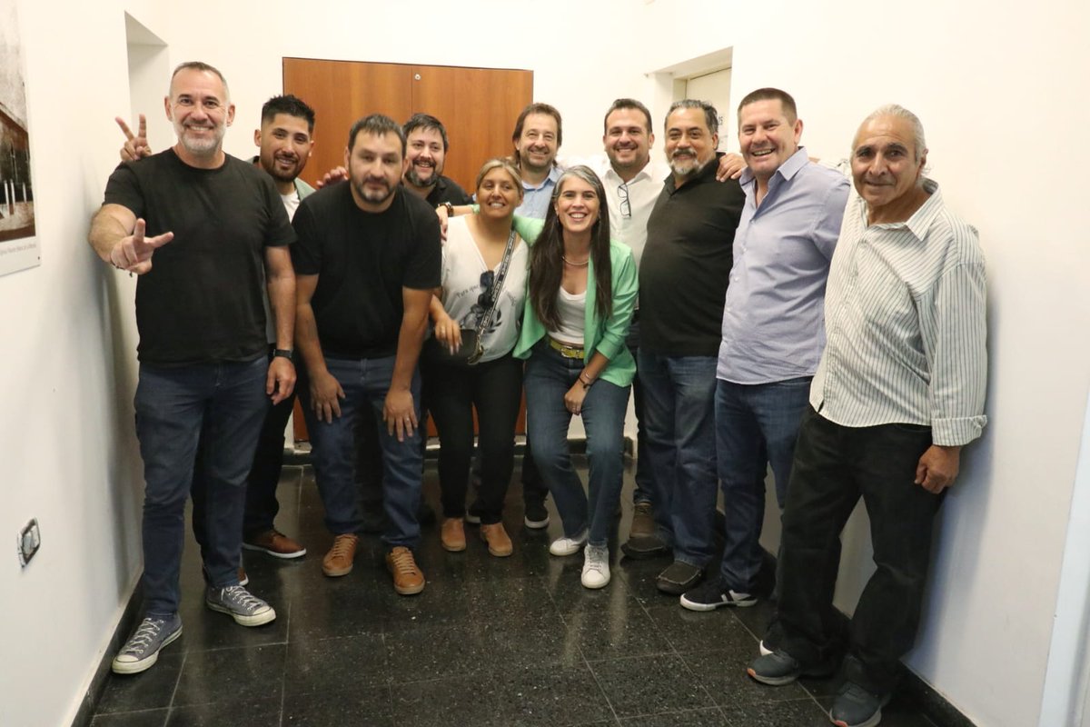 LauroGrande's tweet photo. Acompañamos la jura de los  concejales peronistas en el HCD de #Merlo ✌️ 
Desde cada rincón de la Provincia, las y los concejales del peronismo van a defender a cada bonaerense de la crueldad liberal, como lo hace el Gobernador @Kicillofok trabajando al servicio de la comunidad💙 https://t.co/dfjp6D7gt7