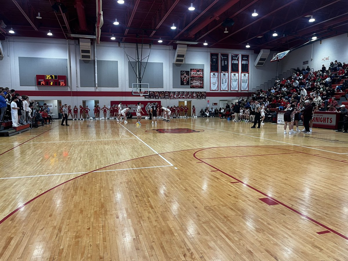Headliner of the evening: #1 GW is in Ona taking on the Cabell Midland Knights. GW leads it 37-19 at the half <a href="/gwhsbasketball/">George Washington HS Basketball</a> <a href="/cmhshoops/">Cabell Midland Boys Basketball</a> #wvprepbb
