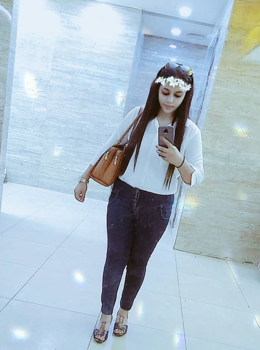 सुबह निकल चुकी है और दिन की भागदौड़ शुरू हो गई है। ऑफिस का काम हो या जिम्मेदारियाँ, हर चुनौती आपको मजबूत बनाएगी।
Happy wednesday 💕