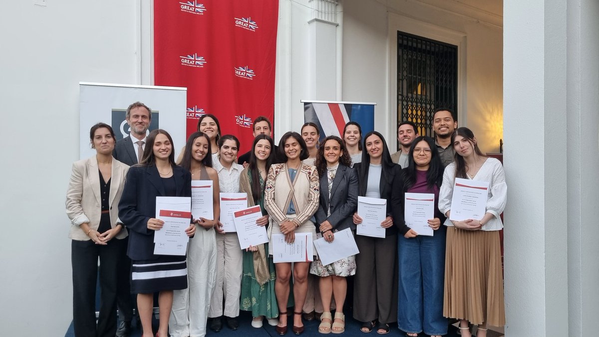 Un gran cierre de año para <a href="/GBUAuy/">GBUA</a> y el proyecto Bridging the Gap, que brindó cursos de inglés para interesados en postular a las becas <a href="/CheveningFCDO/">Chevening Awards🇬🇧</a>.

Gracias a la subsecretaria <a href="/ValeCSU/">Valeria Csukasi</a> por acompañarnos y compartir su valiosa trayectoria.

Por un 2026 de más trabajo conjunto🥂