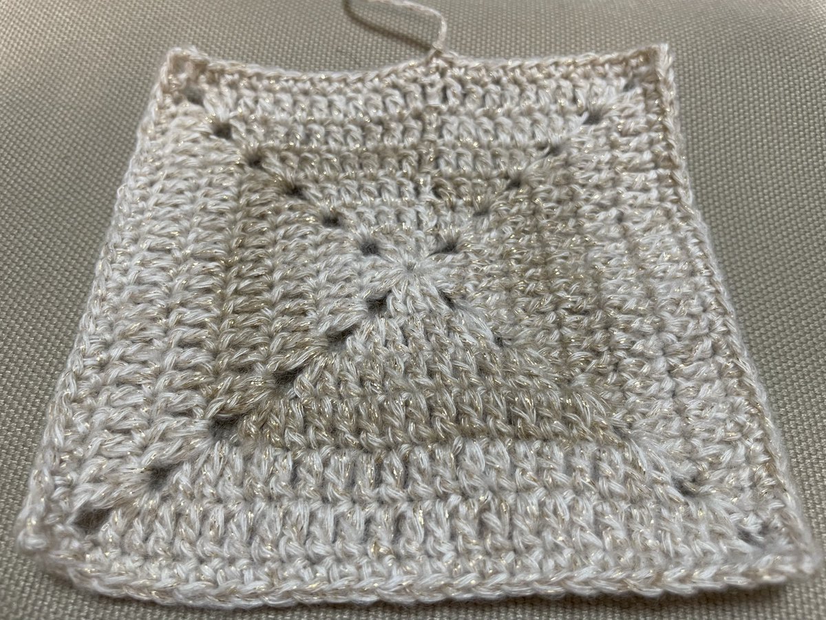 ami_note_'s tweet image. あまり糸で
遅ればせながら参加
今日はダボ買いに行ってくる

#かぎ針編みアドベント2025