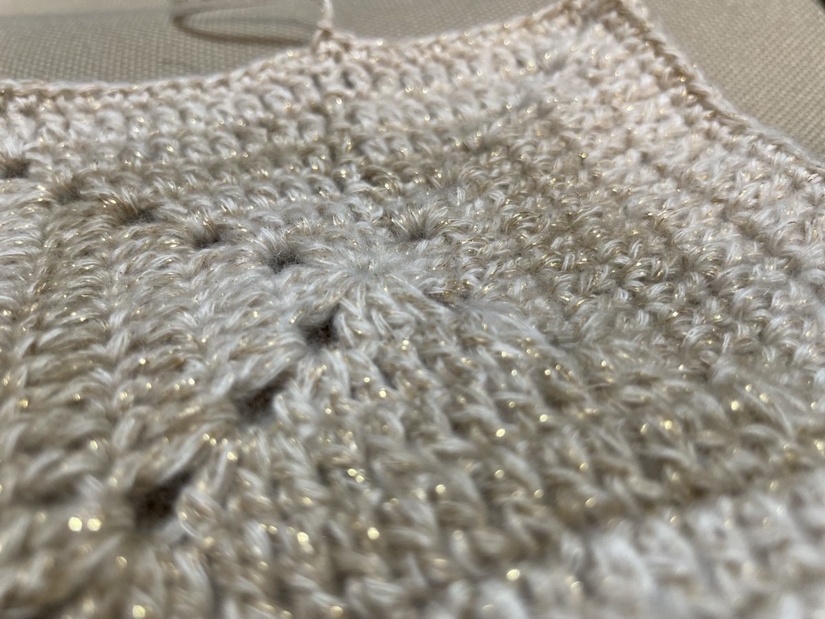 ami_note_'s tweet image. あまり糸で
遅ればせながら参加
今日はダボ買いに行ってくる

#かぎ針編みアドベント2025