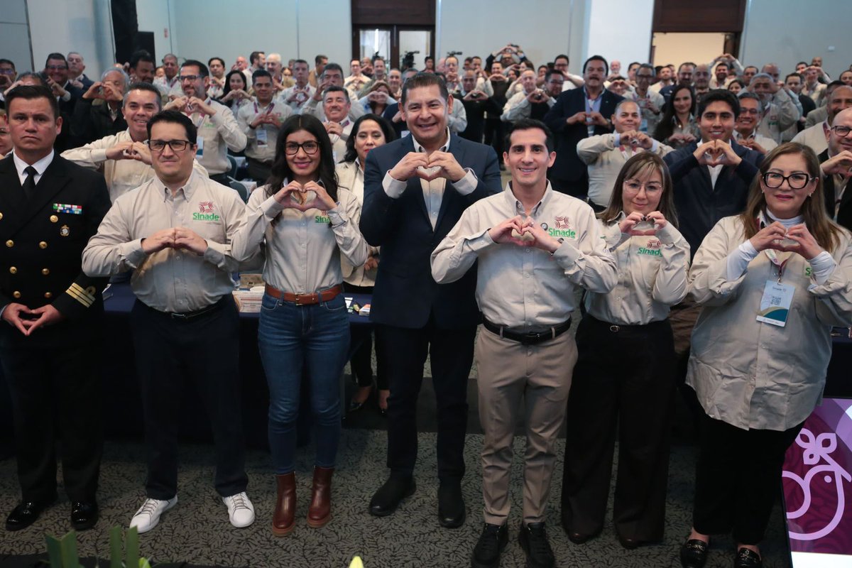 Foro21's tweet image. #Puebla 🤝 La alianza @conadeoficial - @Gob_Puebla  fue "exitosa e histórica" en 2025, afirma @Rommel_Pacheco en la Cumbre #SINADE.

Destaca el crecimiento del presupuesto, la creación de la Universidad del Deporte por @armentapuebla_  y la recuperación de la agenda deportiva