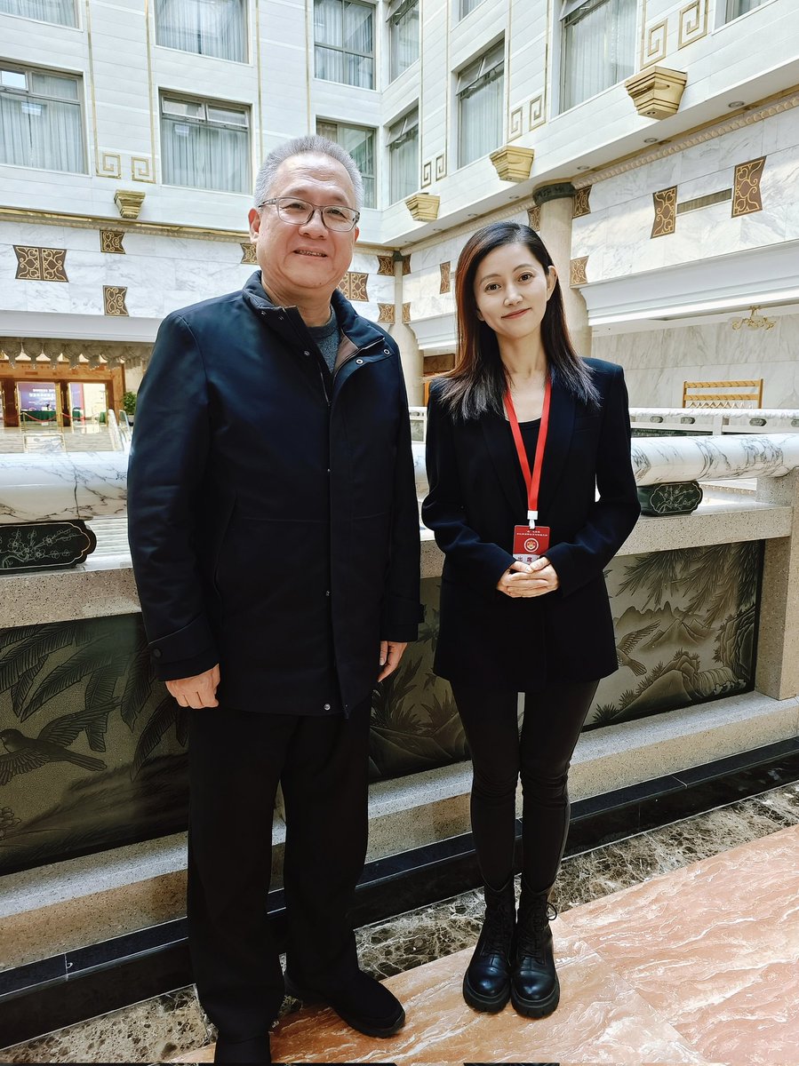 MiaoXiaojuan's tweet photo. #dailypost Ran into Prof. Zheng Changzhong of #Fudan University in Beijing. We interviewed him in 2021 while filming our first documentary, Inside China, and were struck by his openness — no question was off-limits. Great to catch up again! https://t.co/po7y00Hgme