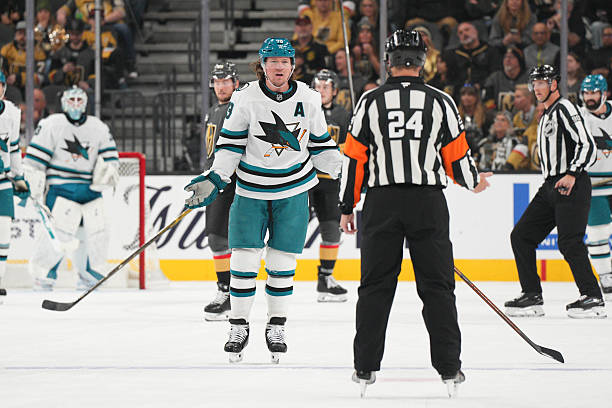 ScoutingTheRefs's tweet photo. Refs Graedy Hamilton #41 and Graham Skilliter #24 work Flames vs. Sharks with Ryan Jackson #84 and Travis Gawryletz #67
https://t.co/iuMJYLpEDF
#Flames #TheFutureIsTeal #CGYvsSJS #NHL https://t.co/9iOYCl197v