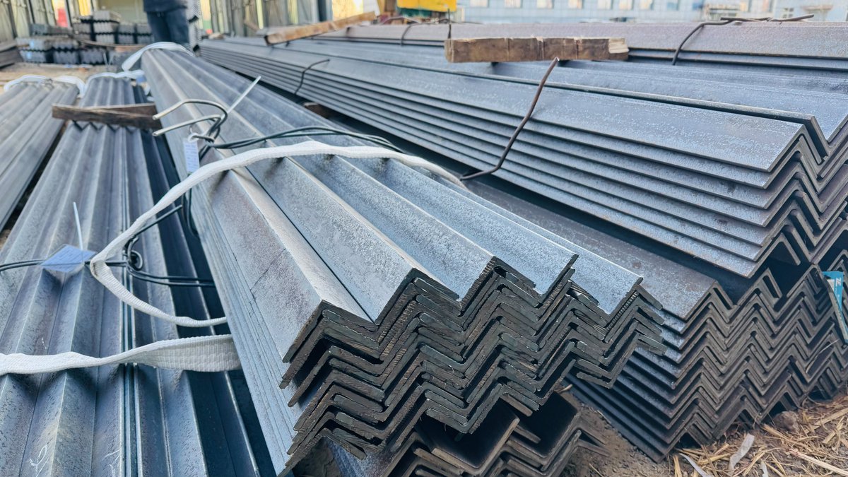 BotopSteel's tweet image. Shipment of EN 10025-2 S235JR Angle Steel💯
If you want to know more information about steel pipe products, you can contact us:
📩 sales@botopsteelpipes.com
☎ Whatsapp:008613463768992
🌐 botopsteelpipes.com
#anglesteel #anglebar #s235jr #en10025 #structuresteel #botopsteel