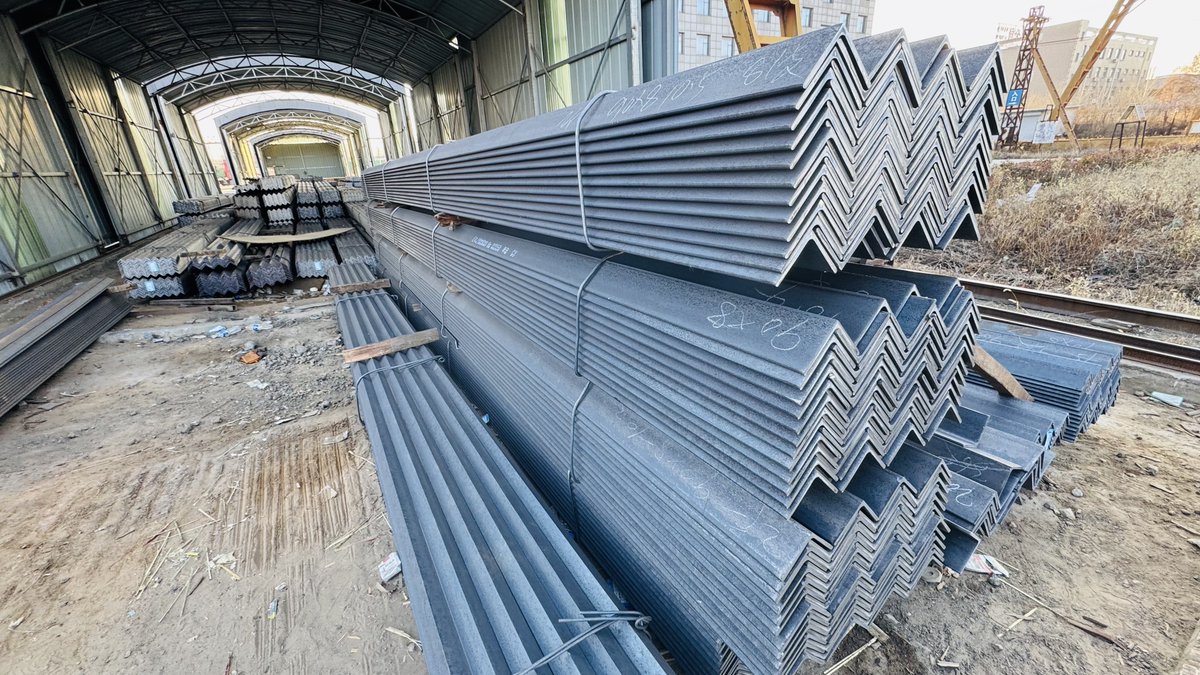 BotopSteel's tweet image. Shipment of EN 10025-2 S235JR Angle Steel💯
If you want to know more information about steel pipe products, you can contact us:
📩 sales@botopsteelpipes.com
☎ Whatsapp:008613463768992
🌐 botopsteelpipes.com
#anglesteel #anglebar #s235jr #en10025 #structuresteel #botopsteel