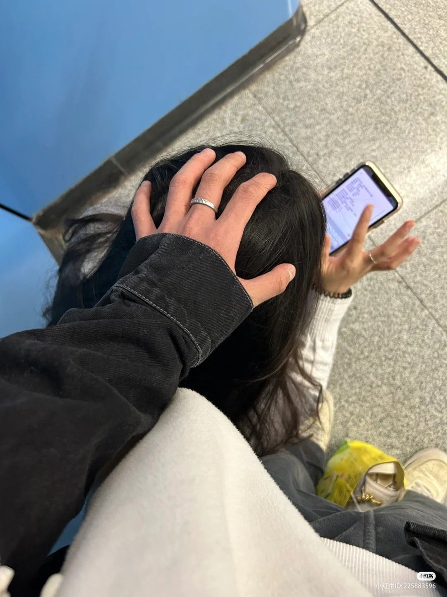 si adek lagi sakit, tapi masih harus kelas... apa langsung abang jemput terus bawa ke dokter aja ya?