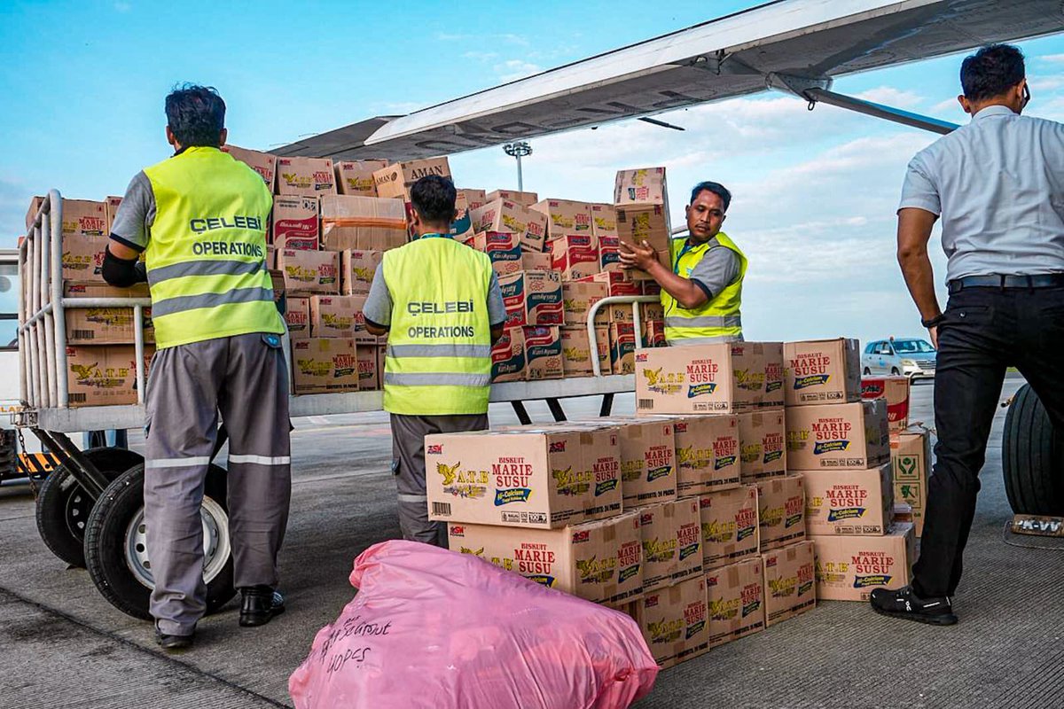 Kerja keras memperbaiki infrastruktur terus dilakukan untuk menghubungkan kembali  Aceh, Sumatera Utara dan Sumatera Barat melalui jalur darat.  Bantuan juga terus disalurkan melalui udara agar kebutuhan dasar bisa lebih cepat sampai. Semoga semua upaya kuta semua seluruh rakyat