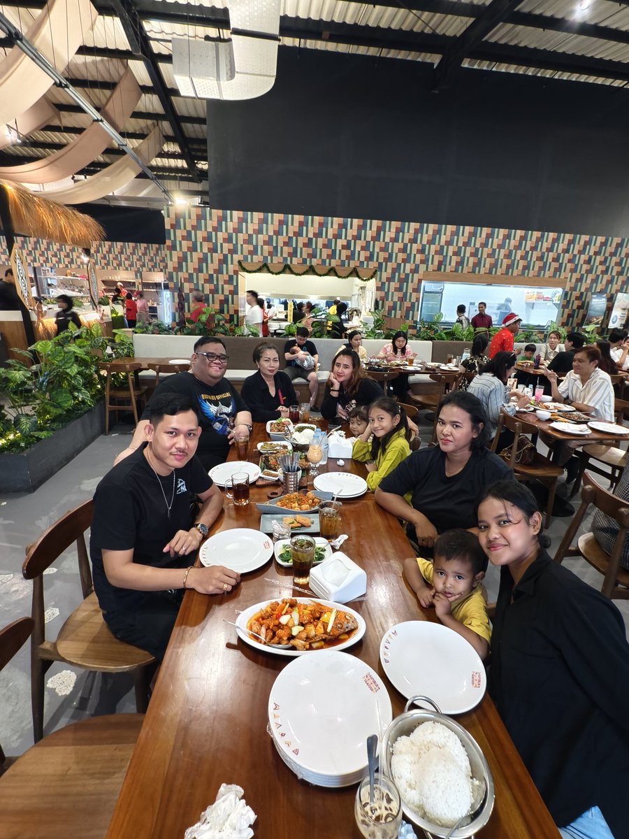 Bigtulus's tweet image. 7 desember 2025
Dah lamaaaa baru aplud 🤣
Mau sadar ga sadar kita dah jalan 6th bagi nasi box setiap jumat akhir bulan, dan baru sekali absen ga sedekah selama 6th..
Enak begini aja cukup klau mau jalan muat di satu mobilku ga usah nambah nambah orang lagi ya.. 
❤❤❤❤