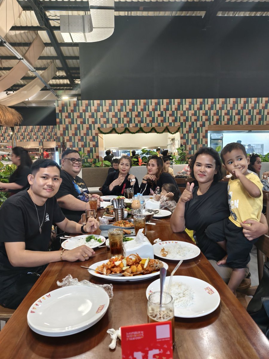 Bigtulus's tweet image. 7 desember 2025
Dah lamaaaa baru aplud 🤣
Mau sadar ga sadar kita dah jalan 6th bagi nasi box setiap jumat akhir bulan, dan baru sekali absen ga sedekah selama 6th..
Enak begini aja cukup klau mau jalan muat di satu mobilku ga usah nambah nambah orang lagi ya.. 
❤❤❤❤