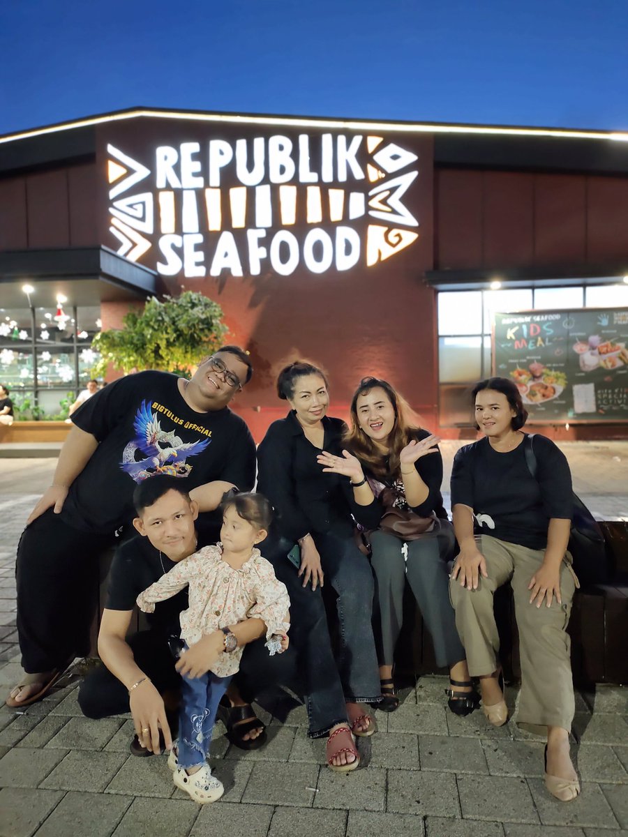 Bigtulus's tweet image. 7 desember 2025
Dah lamaaaa baru aplud 🤣
Mau sadar ga sadar kita dah jalan 6th bagi nasi box setiap jumat akhir bulan, dan baru sekali absen ga sedekah selama 6th..
Enak begini aja cukup klau mau jalan muat di satu mobilku ga usah nambah nambah orang lagi ya.. 
❤❤❤❤