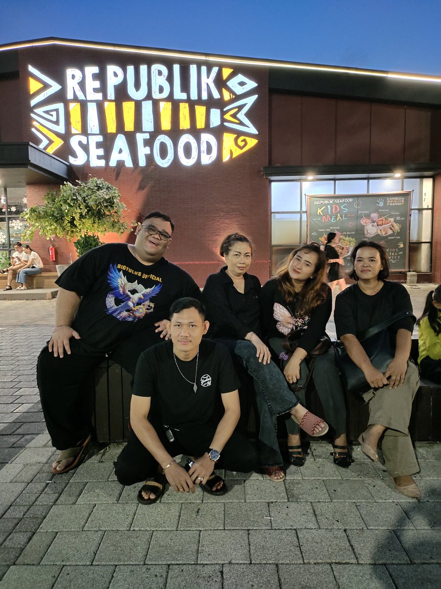 Bigtulus's tweet image. 7 desember 2025
Dah lamaaaa baru aplud 🤣
Mau sadar ga sadar kita dah jalan 6th bagi nasi box setiap jumat akhir bulan, dan baru sekali absen ga sedekah selama 6th..
Enak begini aja cukup klau mau jalan muat di satu mobilku ga usah nambah nambah orang lagi ya.. 
❤❤❤❤