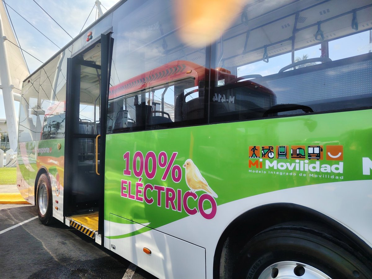 Gobernador <a href="/PabloLemusN/">Pablo Lemus Navarro</a> entregó 31 nuevos camiones y anunció 19 unidades eléctricas más para marzo del 2026, mientras el Secretario de Transporte <a href="/MonrazDiego/">Diego Ⓜ️</a> señaló que también se sumarían otros 65 más de gas natural para ese mismo mes para #PuertoVallarta.
<a href="/TransporteJal/">Secretaría de Transporte Jalisco</a>