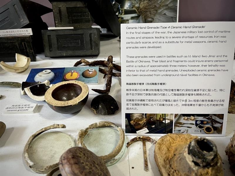 未公開壕遺留品展に陶器製手榴弾について新たな説明文を展示しました