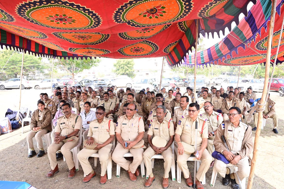 adilabad_sp's tweet photo. 🗳️ District Police are fully prepared for the #3rdphase of #GramPanchayat elections ✅
📍 6 mandals | 151 villages | 204 polling locations
👮♂️ 938 police personnel deployed
⚠️ Sec 163 BNSS (144) in force
🛡️ Special forces at critical booths
🕊️ Peaceful & fair polling ensured https://t.co/UIybsvqkf1