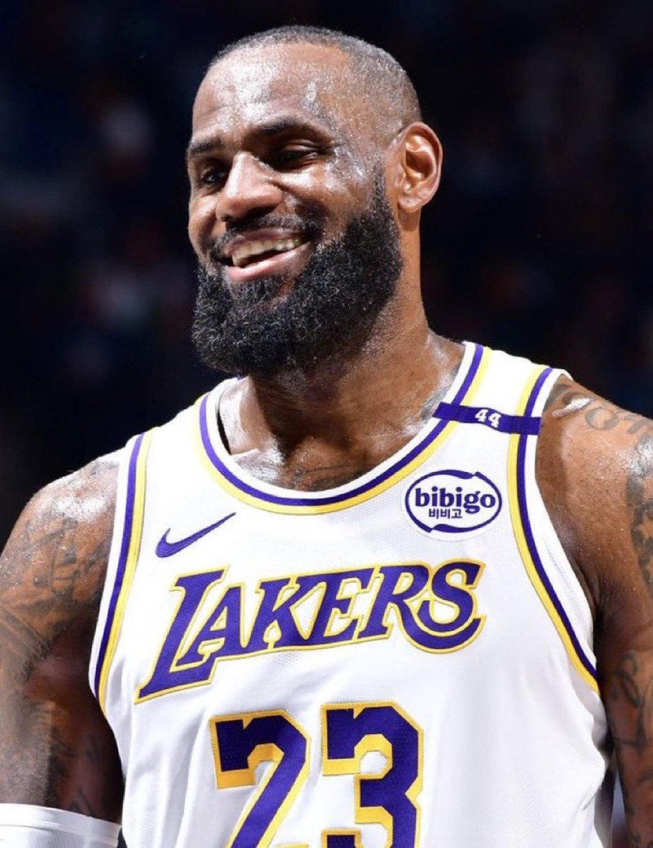 BronMuse's tweet image. The only players in the 10K/10K/10K club:

— LeBron James (50k/14k/13k)

End of the list.