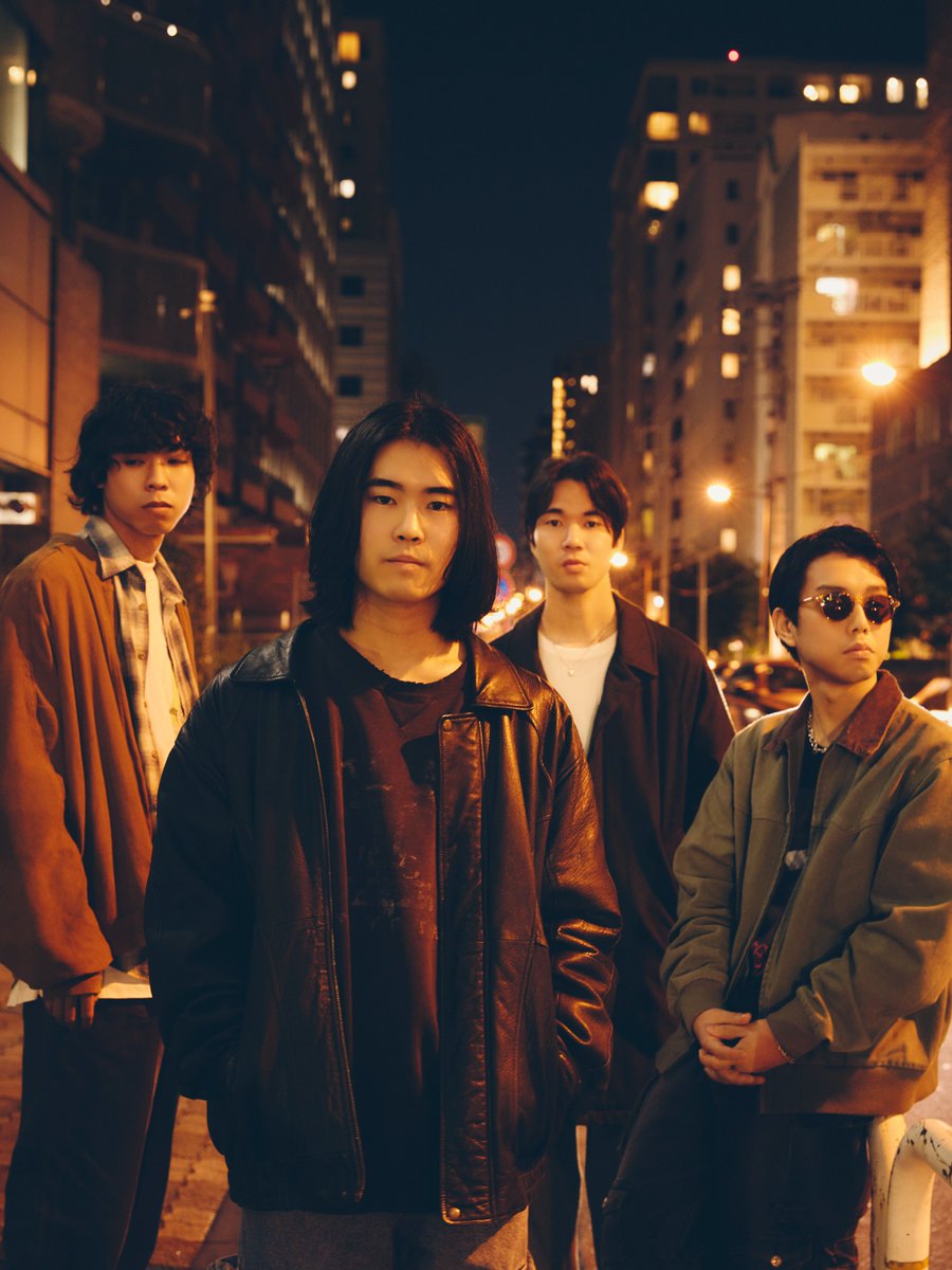 mikiki_tokyo_jp's tweet photo. ⚡NEW INTERVIEW⚡
life crownが歪んだ音と鬱屈した初期衝動を込めたEP『sound stuff』をリリース🎸
彼らが掲げる〈Western-Tokyo Grunge〉とは?
新鋭バンドのメンバー4人が語る

記事はこちら🔗https://t.co/NHeefalCML

#lifecrown #soundstuff
@LIFE_CROWNS @LOUDNESS_SUCKS @life_guitar_spz @pinkpinky0503 @peinesgray @TAISHI_IWAMI @yukikawashima_
