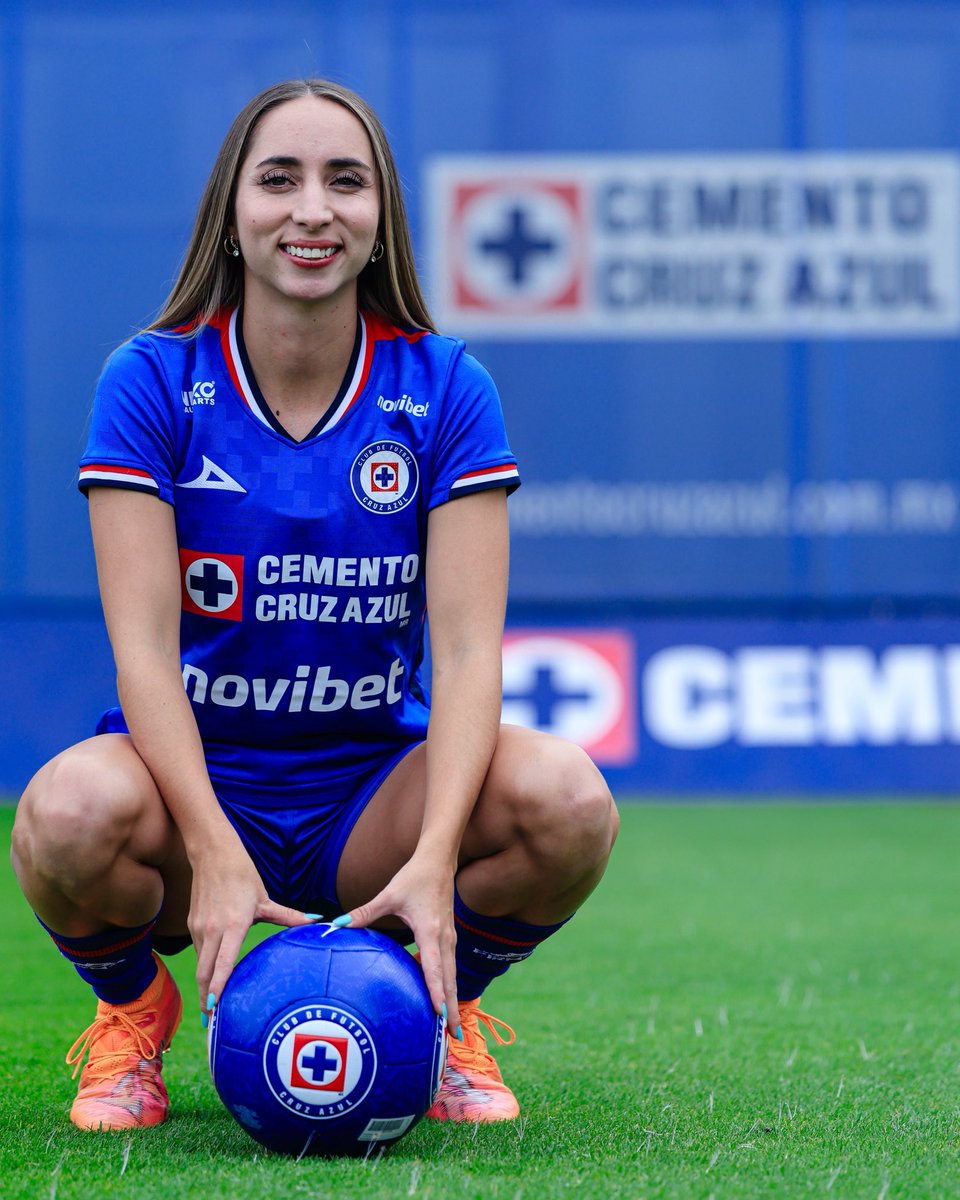 𝑨𝒓𝒂𝒄𝒆𝒍𝒊 𝑻𝒐𝒓𝒓𝒆𝒔 𝒔𝒆 𝒗𝒊𝒔𝒕𝒆 𝒅𝒆 𝑨𝒛𝒖𝒍 💙

¡Qué bien te quedan estos colores, Cheli!