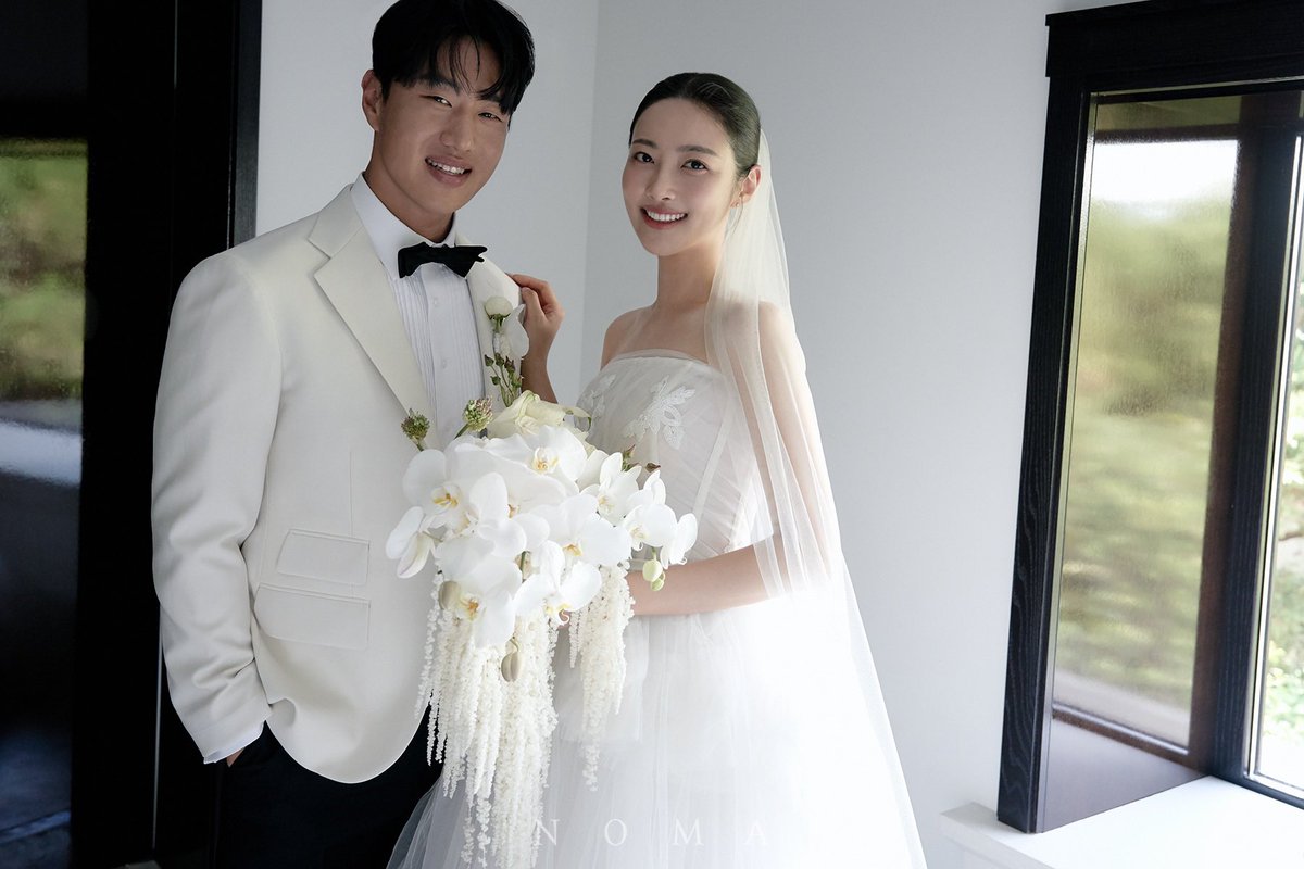 삼성 라이온즈 이성규가 오는 12월 20일(토) 오후 5시 30분 대구 수성구에 위치한 수성호텔에서 신부 박선하 씨와 백년가약을 맺는다.