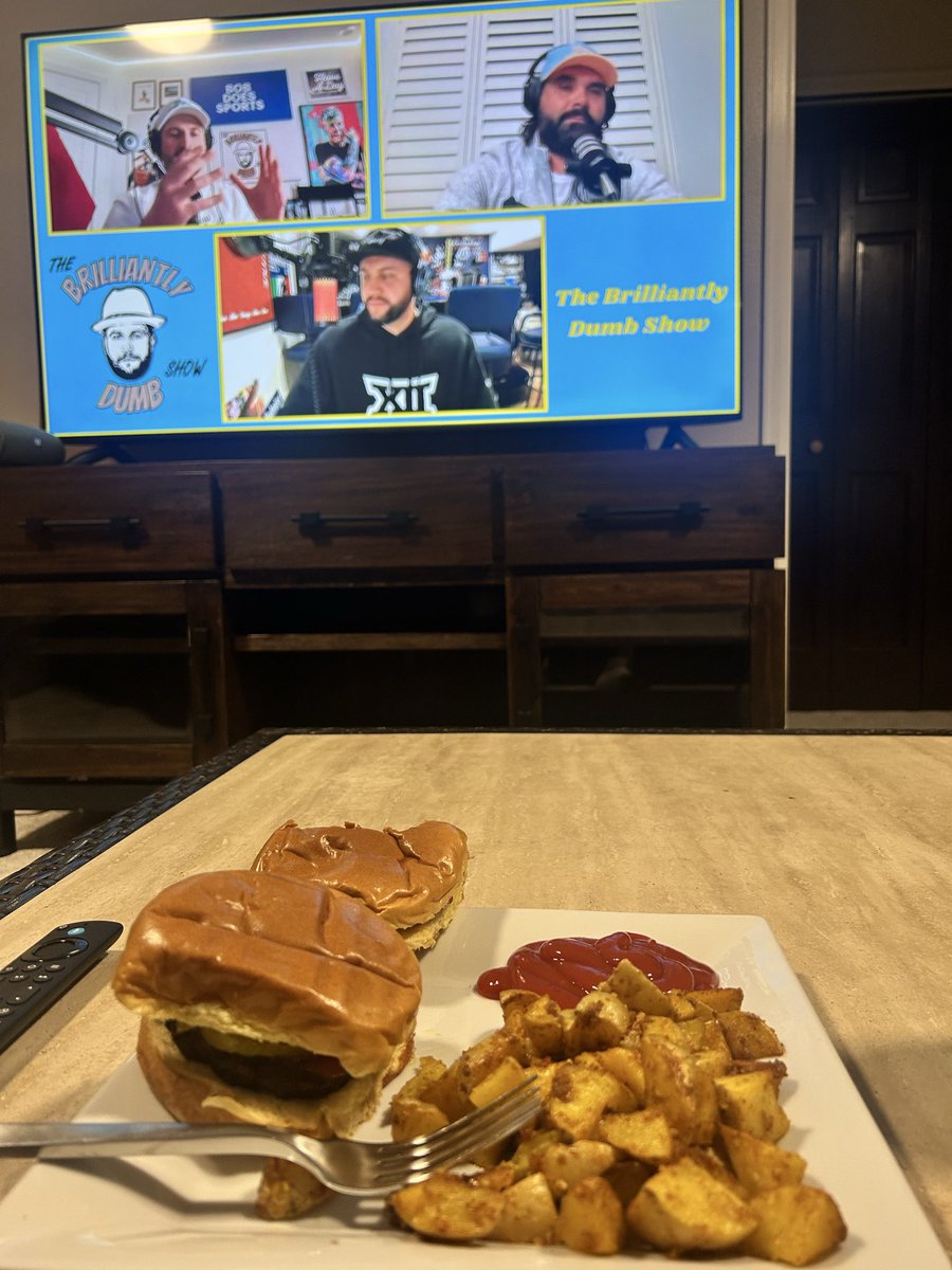 samrafter4's tweet photo. Peak @RobbyBerger @BeardownCuz @Cutsysays https://t.co/GzJv8CP0FH