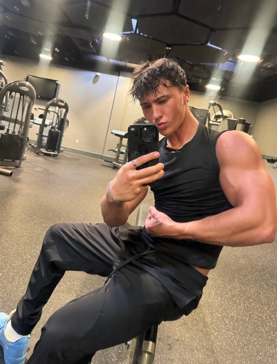 alphaxflex's tweet image. 