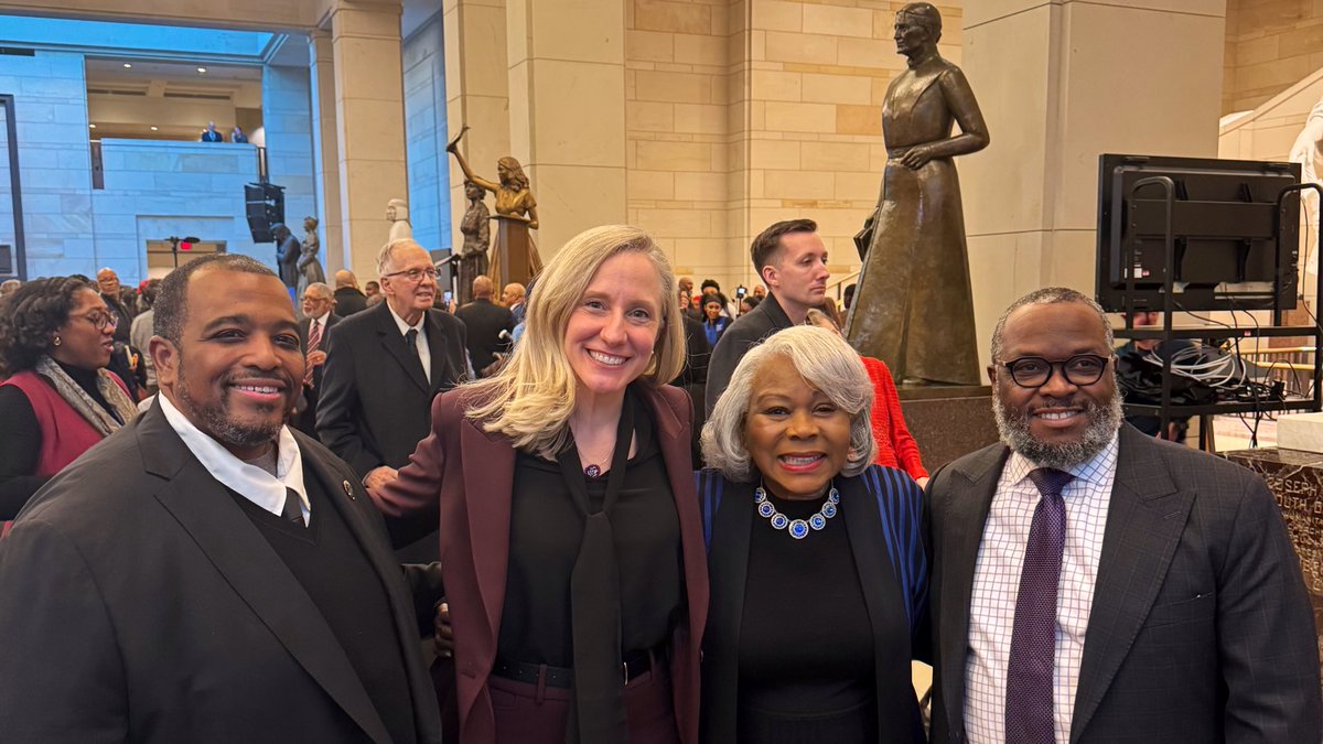 Abigail Spanberger tweet media