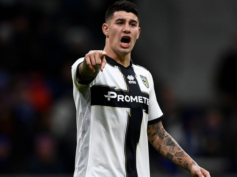 TransferCanalla's tweet image. #RosarioCentral Lautaro Valenti defensor central zurdo, puede ser lateral
Está en el #Parma de la #SerieA, viene en actividad.
26 años-1,88 cm
Gran pegada, goles de tiro libre y asistencias.Salió de #Lanus 
Hincha de Central
Fundamental para armar la defensa,da altura y precisión