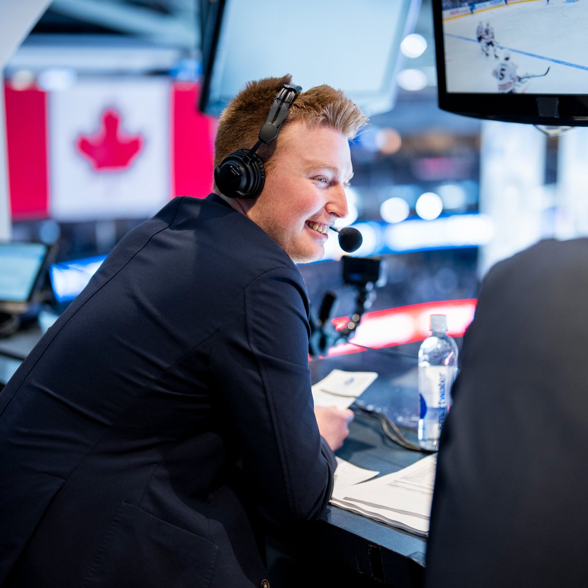 MapleLeafs's tweet image. Only fitting that Joe Bowen's son, David Bowen, is in his chair for Holy Mackinaw night 💙

David is the play-by-play voice for the @Sudbury_Wolves