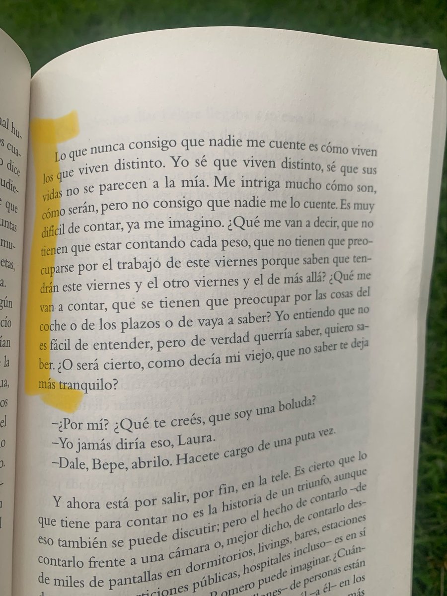 Diego_R_V's tweet photo. Leí BUE de @martin_caparros y como buen libro de Caparrós te deja con más dudas que certezas. Me quedé impresionado por su polifonía. No le dio voz a una ciudad, más bien, escribió y describió las voces que conforman la Ciudad. https://t.co/3EbHNLUvUJ